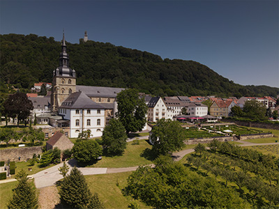 Tholey - Abtei mit Schaumberg.jpg