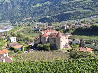 Blick auf Schloss Kastelbell.jpg